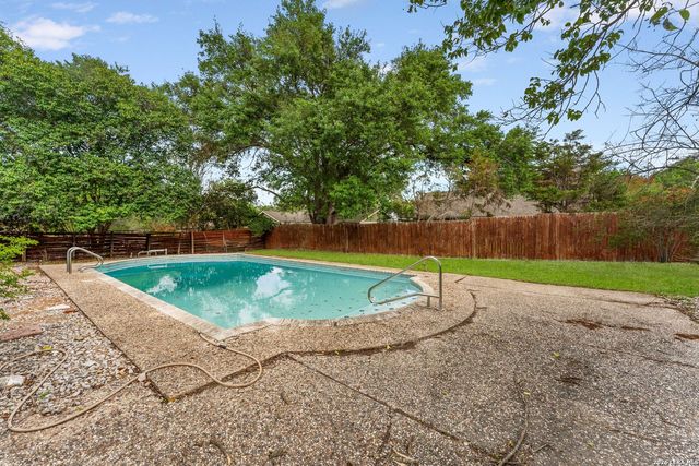 8326 Delphian Dr, Universal City, TX 78148