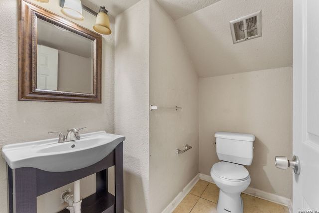 8326 Delphian Dr, Universal City, TX 78148