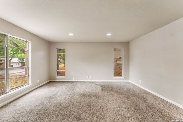 8326 Delphian Dr, Universal City, TX 78148