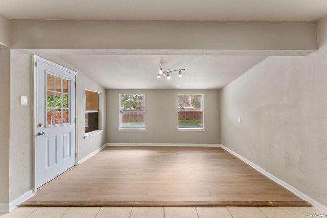 8326 Delphian Dr, Universal City, TX 78148