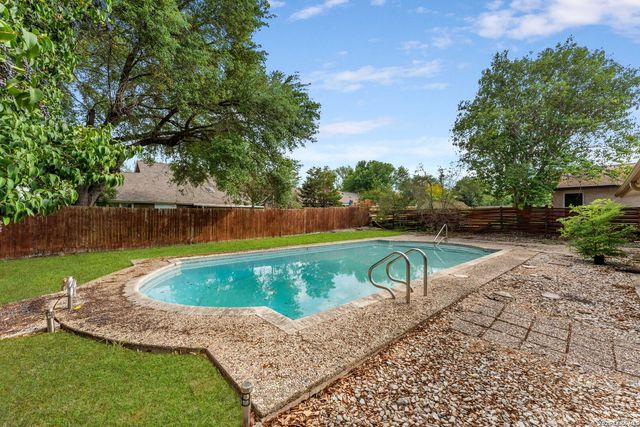 8326 Delphian Dr, Universal City, TX 78148