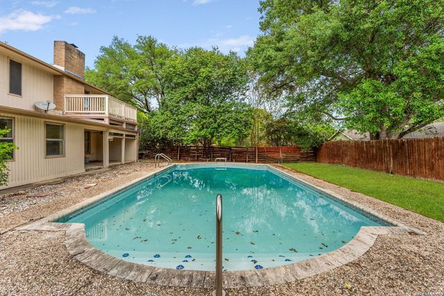 8326 Delphian Dr, Universal City, TX 78148