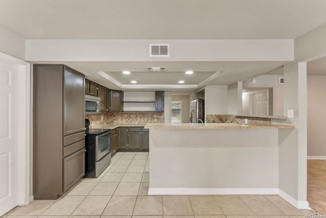 8326 Delphian Dr, Universal City, TX 78148