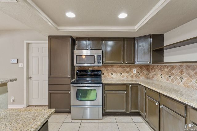 8326 Delphian Dr, Universal City, TX 78148