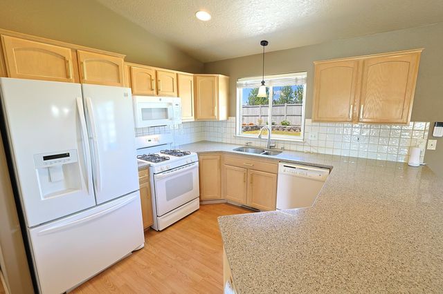 619 E Tara Lee Ave, Medical Lake, WA 99022