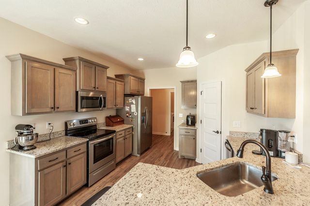 202 Hollow Tree Cir, Castalian Springs, TN 37031