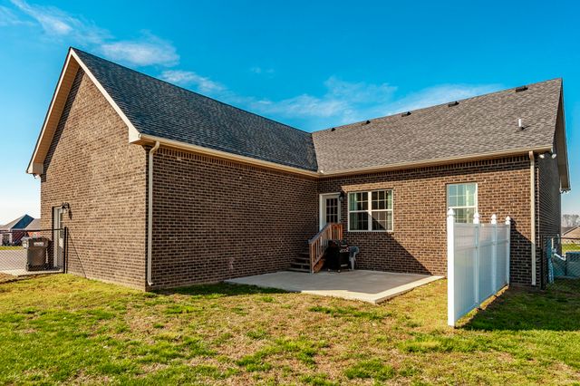 202 Hollow Tree Cir, Castalian Springs, TN 37031