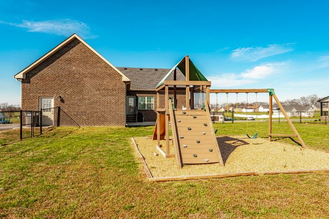 202 Hollow Tree Cir, Castalian Springs, TN 37031