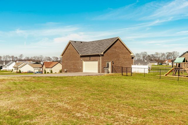 202 Hollow Tree Cir, Castalian Springs, TN 37031