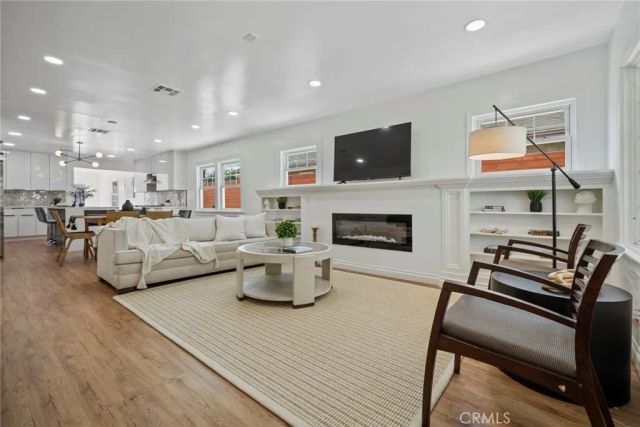 5750 5th Avenue, Los Angeles, CA 90043