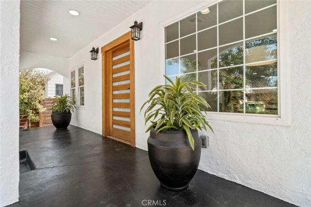 5750 5th Avenue, Los Angeles, CA 90043