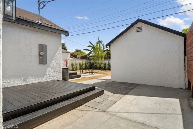 5750 5th Avenue, Los Angeles, CA 90043