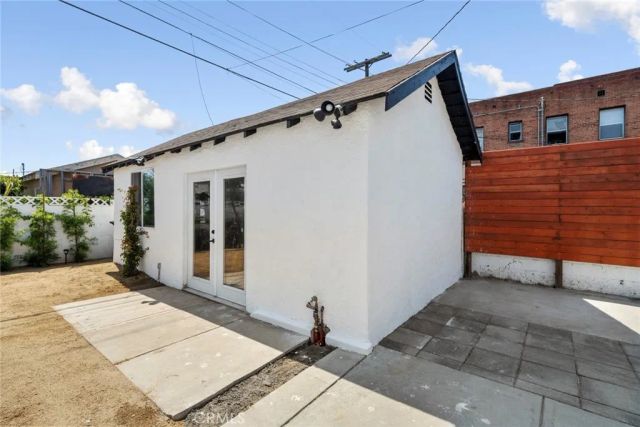 5750 5th Avenue, Los Angeles, CA 90043