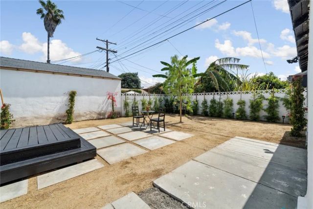 5750 5th Avenue, Los Angeles, CA 90043