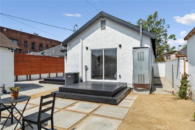 5750 5th Avenue, Los Angeles, CA 90043