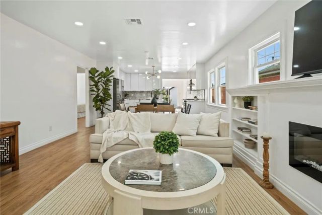 5750 5th Avenue, Los Angeles, CA 90043