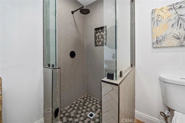 5750 5th Avenue, Los Angeles, CA 90043