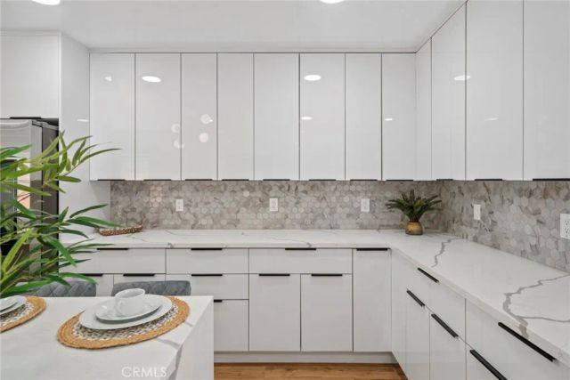 5750 5th Avenue, Los Angeles, CA 90043