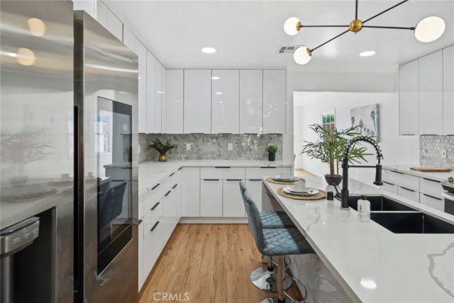 5750 5th Avenue, Los Angeles, CA 90043