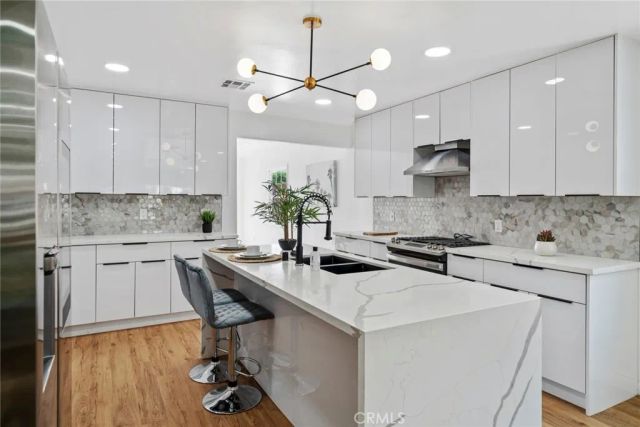 5750 5th Avenue, Los Angeles, CA 90043