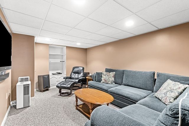 104 Arkansas Rd, Tewksbury, MA 01876