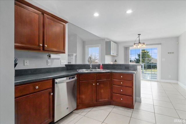 2744 Reinford Drive, Newburgh, IN 47630