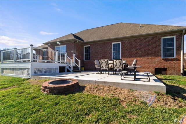 2744 Reinford Drive, Newburgh, IN 47630