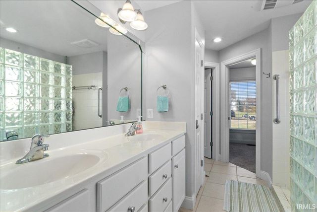 2744 Reinford Drive, Newburgh, IN 47630