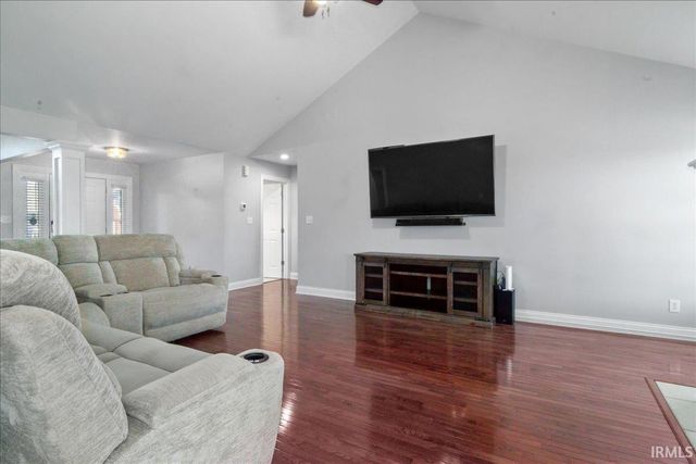 2744 Reinford Drive, Newburgh, IN 47630