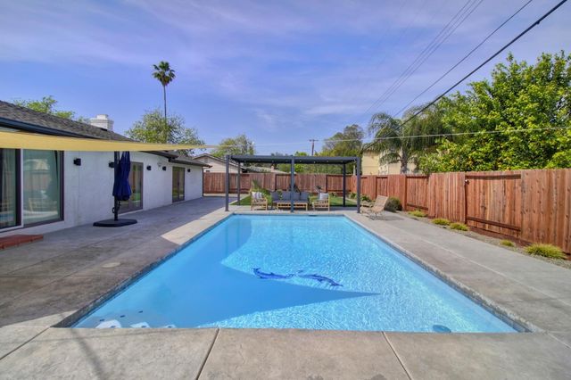 5250 Sonora Way, Carmichael, CA 95608