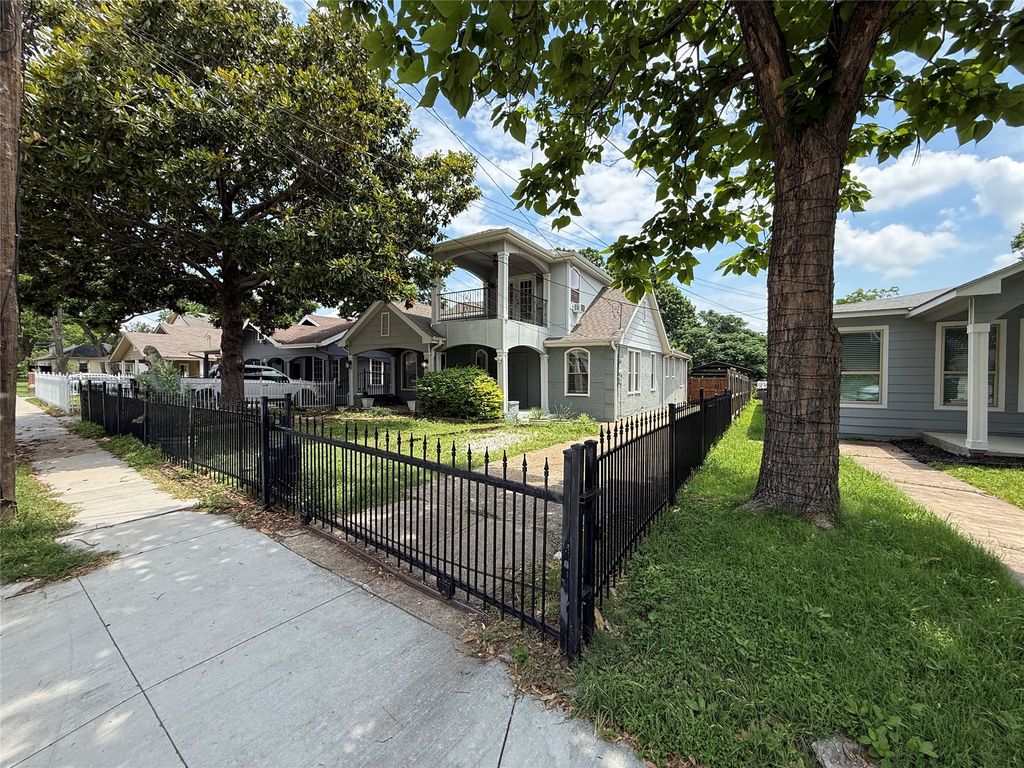 642 N Tyler Street, Dallas, TX 75208