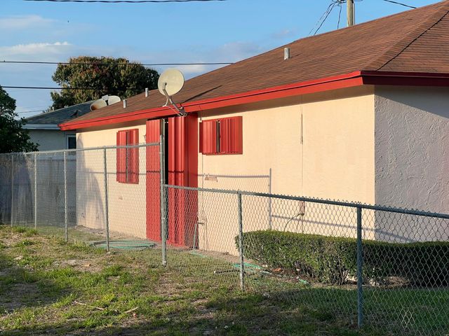 1037 17th Street, West Palm Beach, FL 33407