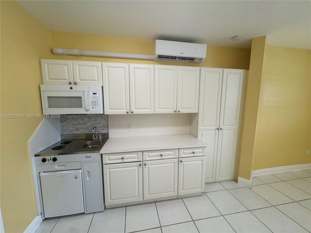 8605 SW 106th St B, Miami, FL 33156
