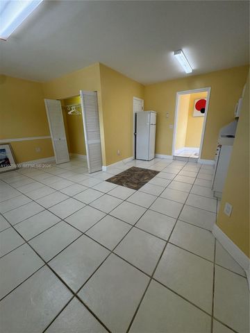 8605 SW 106th St B, Miami, FL 33156