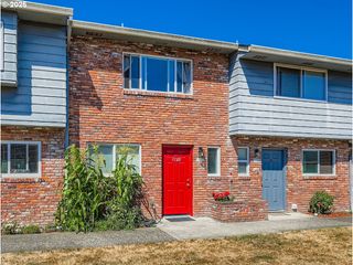 1720 Ne HOGAN Dr 104, Gresham, OR 97030