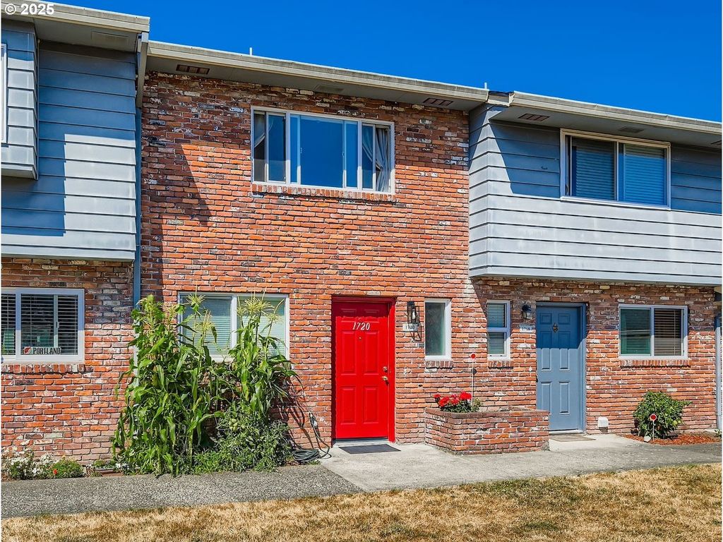 1720 Ne HOGAN Dr 104, Gresham, OR 97030