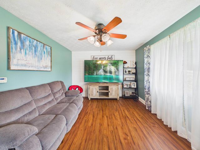 105 May Dr., Huntington, WV 25704