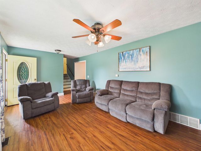 105 May Dr., Huntington, WV 25704