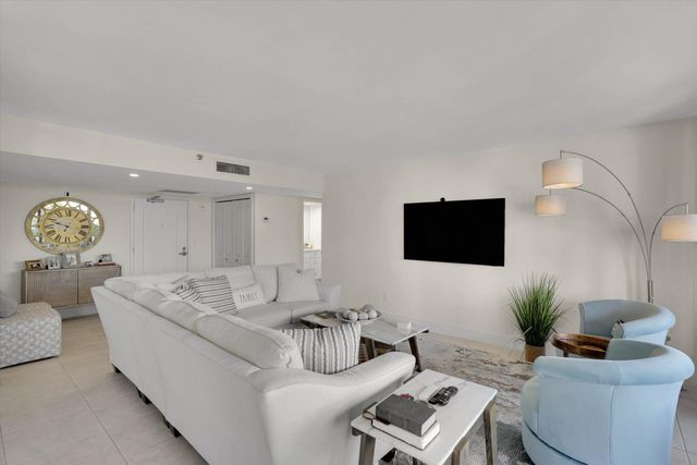 859 JEFFERY Street 306, Boca Raton, FL 33487