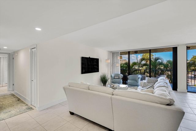 859 JEFFERY Street 306, Boca Raton, FL 33487