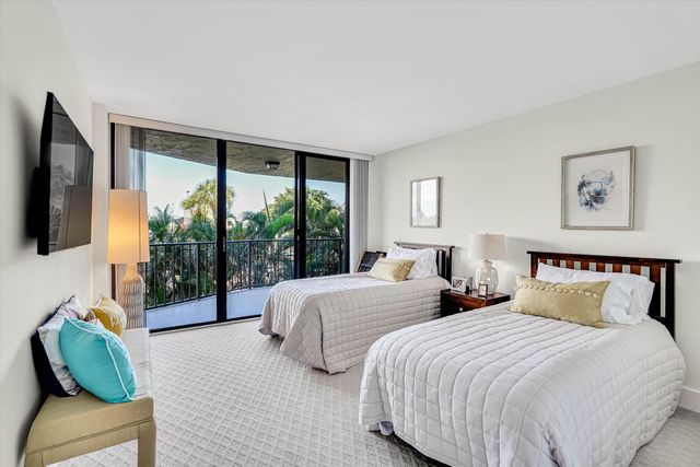 859 JEFFERY Street 306, Boca Raton, FL 33487