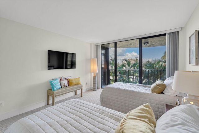 859 JEFFERY Street 306, Boca Raton, FL 33487