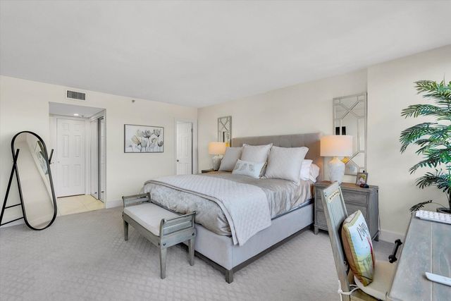 859 JEFFERY Street 306, Boca Raton, FL 33487