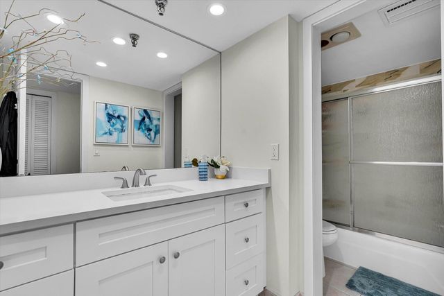 859 JEFFERY Street 306, Boca Raton, FL 33487
