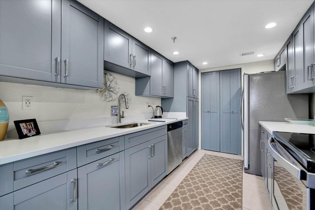 859 JEFFERY Street 306, Boca Raton, FL 33487