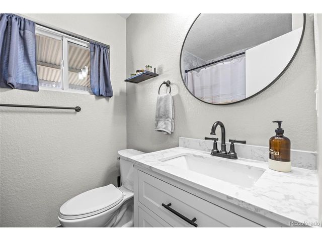 1395 Kline St, Lakewood, CO 80215