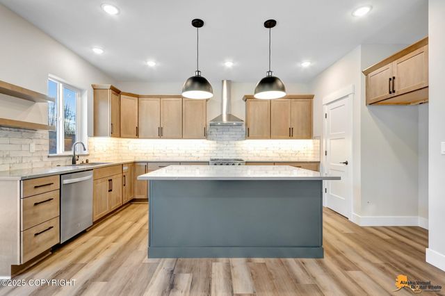 8869 Chalk Hill Loop, Anchorage, AK 99502