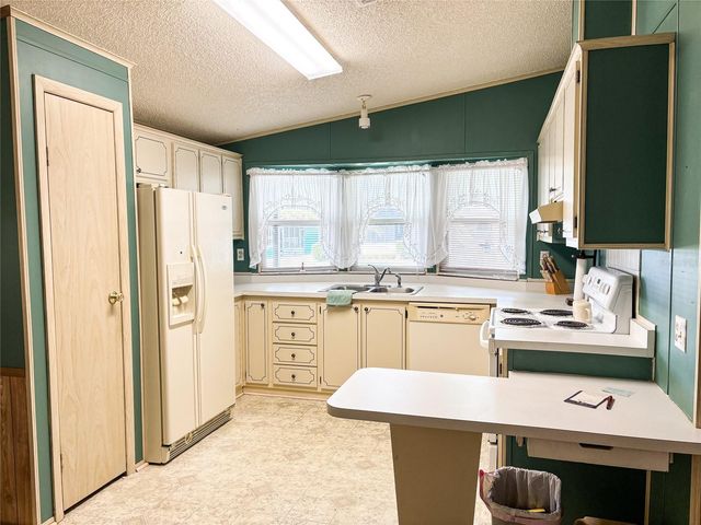 2804 WEKIVA ROAD, Tavares, FL 32778