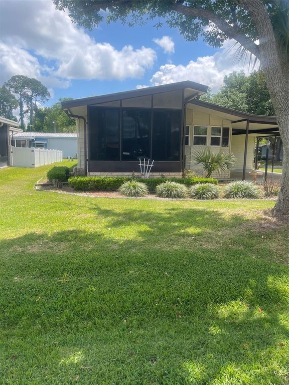 2804 WEKIVA ROAD, Tavares, FL 32778