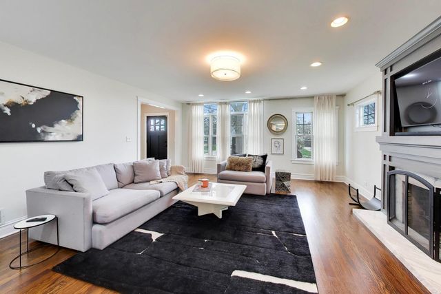 274 N Oak Street, Elmhurst, IL 60126